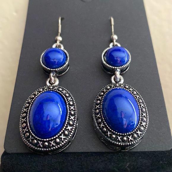 NWOT “Blue 💙 Faux Stones Silvertone Dangle Earrings” - Picture 4 of 8